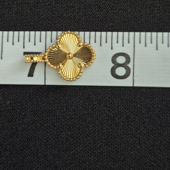 Gold clover design pendant - Picture 11 of 13